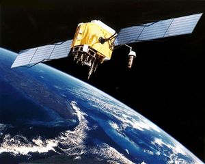 Satellite De Pointe Transmettant Des Données De Navigation à Un